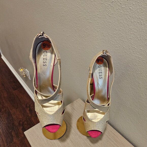 GUESS WOMEN'S HEELS SIZE 9.5 - Picture 1 of 4